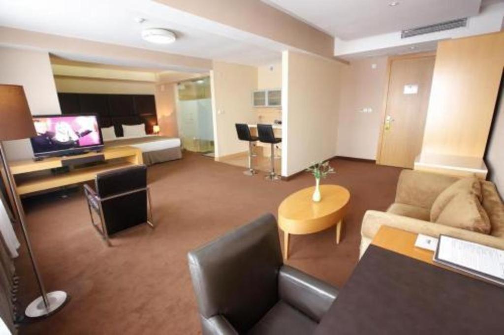 אולן בטור The Corporate Hotel And Convention Centre מראה חיצוני תמונה