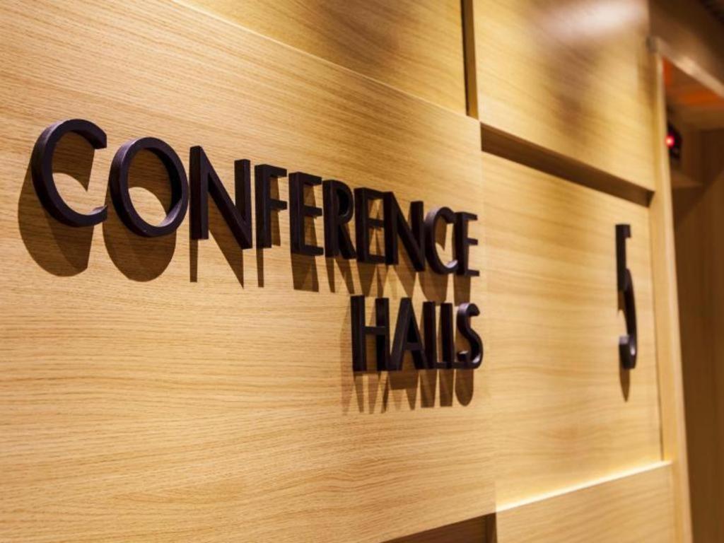 אולן בטור The Corporate Hotel And Convention Centre מראה חיצוני תמונה