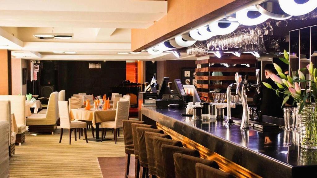 אולן בטור The Corporate Hotel And Convention Centre מראה חיצוני תמונה