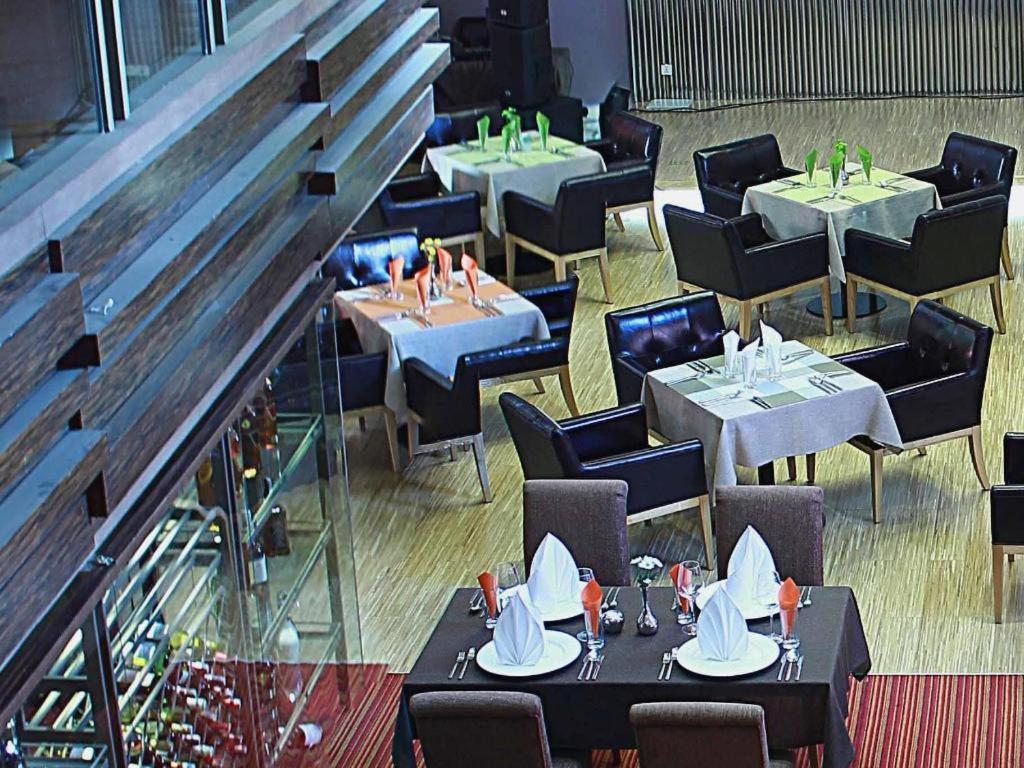אולן בטור The Corporate Hotel And Convention Centre מראה חיצוני תמונה