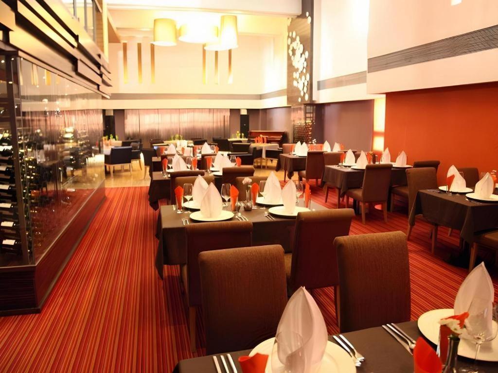 אולן בטור The Corporate Hotel And Convention Centre מראה חיצוני תמונה